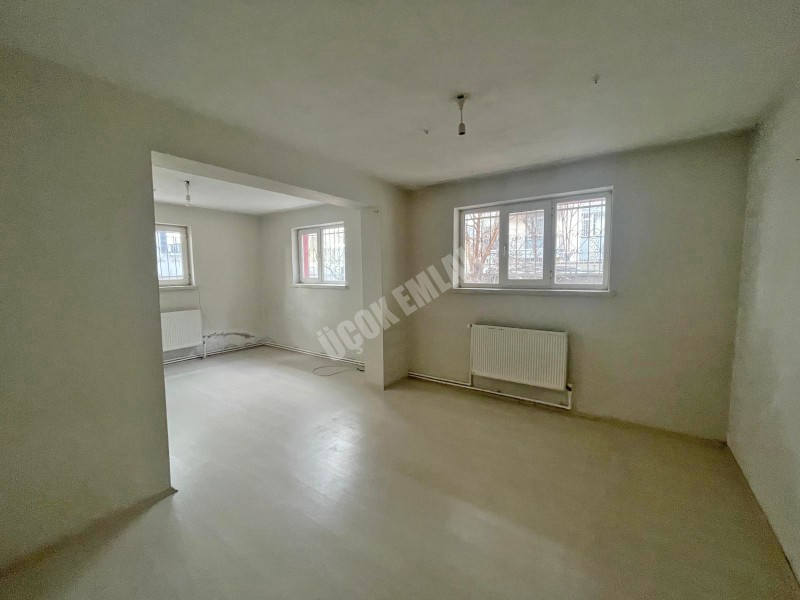 AFYON ÜÇOK EMLAKTAN HARBİŞ NAZMİ SAATÇİ MAH KİRALIK 3+1 TEMİZ BAKIMLI DAİRE