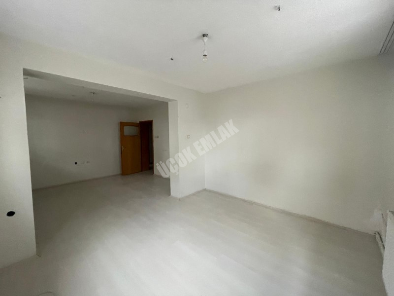 AFYON ÜÇOK EMLAKTAN HARBİŞ NAZMİ SAATÇİ MAH KİRALIK 3+1 TEMİZ BAKIMLI DAİRE