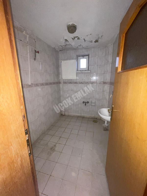 AFYON ÜÇOK EMLAKTAN HARBİŞ NAZMİ SAATÇİ MAH KİRALIK 3+1 TEMİZ BAKIMLI DAİRE