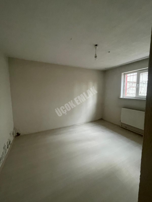 AFYON ÜÇOK EMLAKTAN HARBİŞ NAZMİ SAATÇİ MAH KİRALIK 3+1 TEMİZ BAKIMLI DAİRE