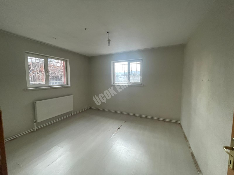 AFYON ÜÇOK EMLAKTAN HARBİŞ NAZMİ SAATÇİ MAH KİRALIK 3+1 TEMİZ BAKIMLI DAİRE