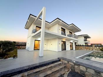 Didim Efeler Mahallesinde Satılık Lüks Villa
