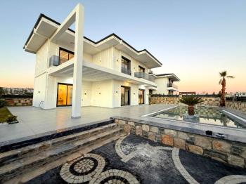 Didim Efeler Mahallesinde Satılık Lüks Villa