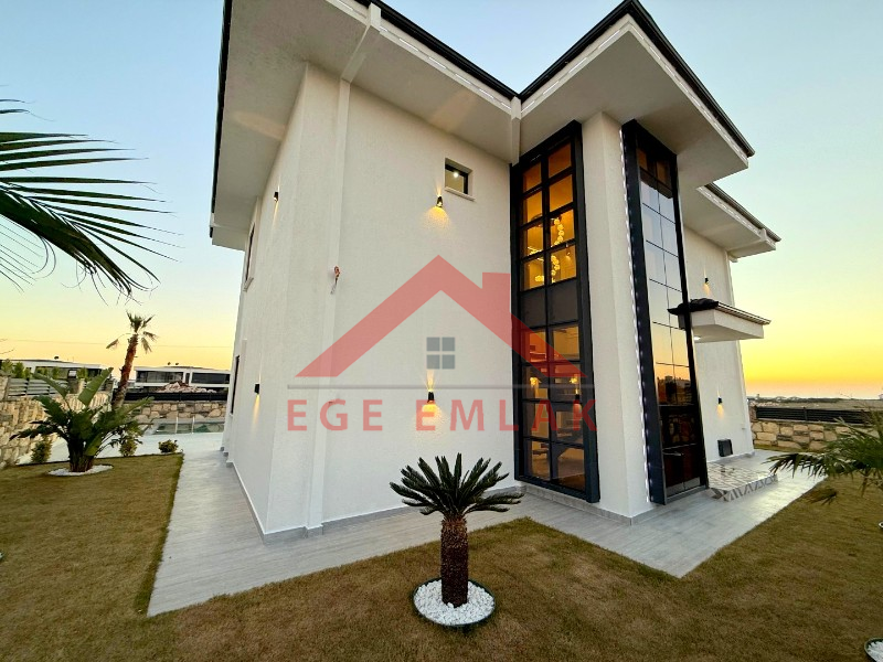 Didim Efeler Mahallesinde Satılık Lüks Villa