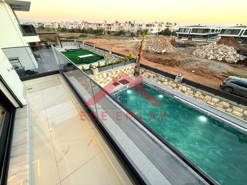 Didim Efeler Mahallesinde Satılık Lüks Villa