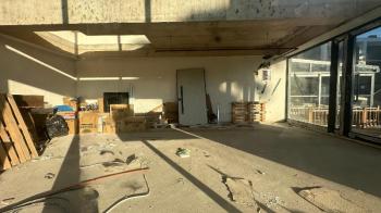 Elmas'tan Capital İş Merkezi’nde Asma Katlı Verandalı Kiralık Dükkan