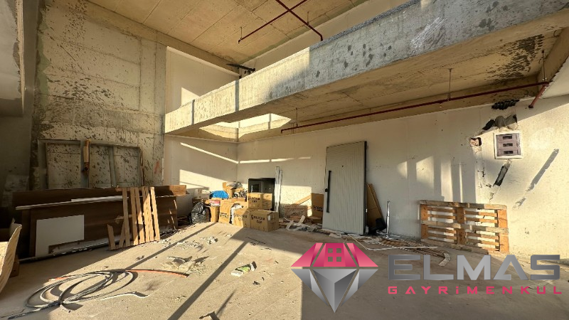 Elmas'tan Capital İş Merkezi’nde Asma Katlı Verandalı Kiralık Dükkan