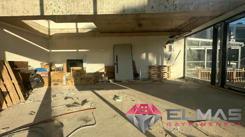 Elmas'tan Capital İş Merkezi’nde Asma Katlı Verandalı Kiralık Dükkan