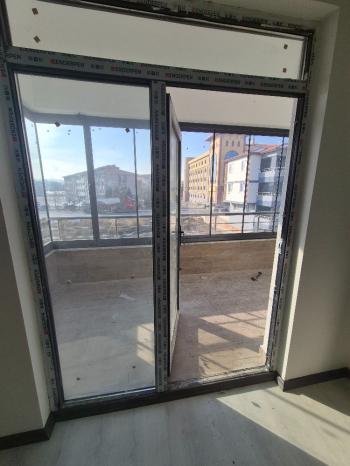 Güvenay - Çorum Merkez Çepni Mahallesi Fen Lisesi Bölgesi 3+1 Sıfır Daire