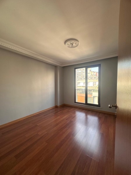 Çırçır Metro'ya 7 Dk Otoparklı Site'de 5.kat & 2+1 Boş Satılık Daire