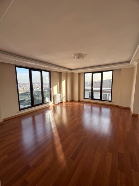 Çırçır Metro'ya 7 Dk Otoparklı Site'de 5.kat & 2+1 Boş Satılık Daire