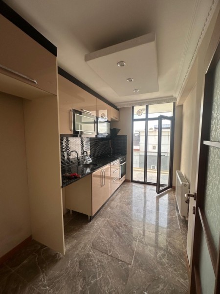 Çırçır Metro'ya 7 Dk Otoparklı Site'de 5.kat & 2+1 Boş Satılık Daire