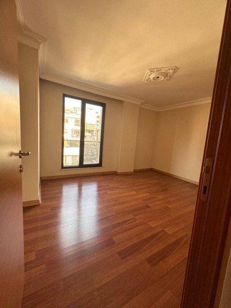 Çırçır Metro'ya 7 Dk Otoparklı Site'de 5.kat & 2+1 Boş Satılık Daire