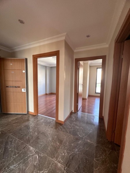 Çırçır Metro'ya 7 Dk Otoparklı Site'de 5.kat & 2+1 Boş Satılık Daire