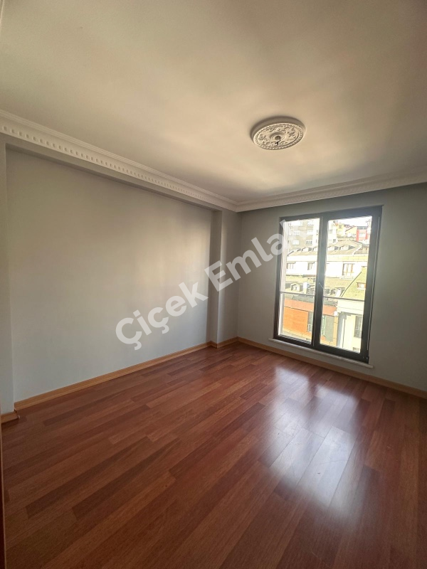 Çırçır Metro'ya 7 Dk Otoparklı Site'de 5.kat & 2+1 Boş Satılık Daire