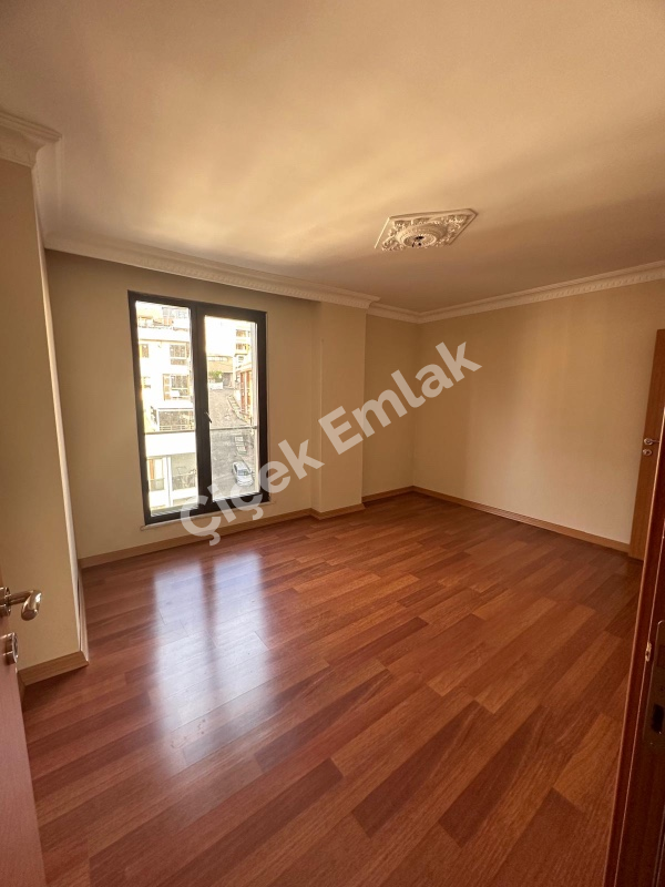 Çırçır Metro'ya 7 Dk Otoparklı Site'de 5.kat & 2+1 Boş Satılık Daire