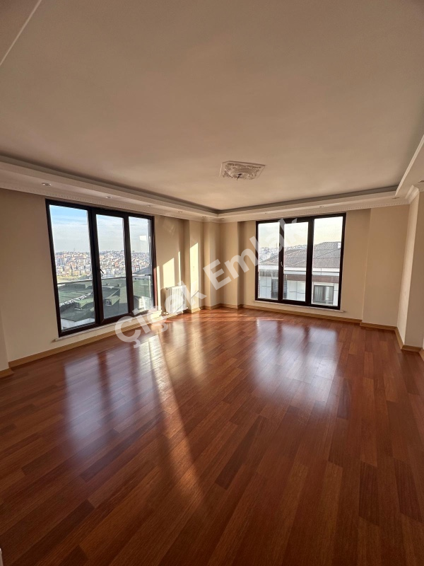 Çırçır Metro'ya 7 Dk Otoparklı Site'de 5.kat & 2+1 Boş Satılık Daire