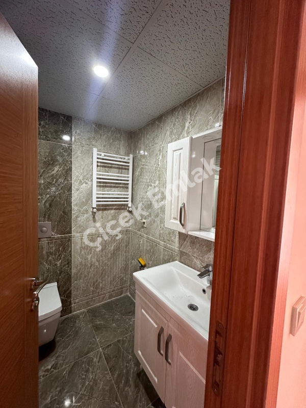 Çırçır Metro'ya 7 Dk Otoparklı Site'de 5.kat & 2+1 Boş Satılık Daire