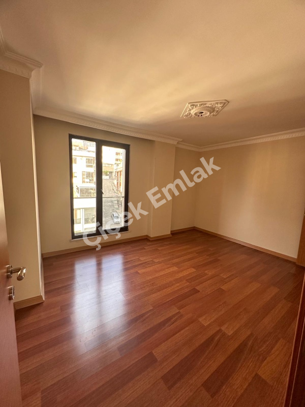 Çırçır Metro'ya 7 Dk Otoparklı Site'de 5.kat & 2+1 Boş Satılık Daire