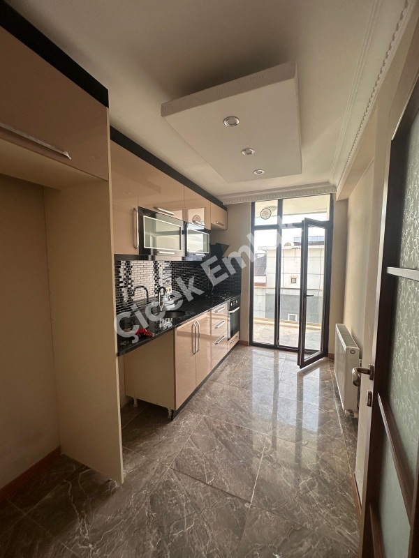 Çırçır Metro'ya 7 Dk Otoparklı Site'de 5.kat & 2+1 Boş Satılık Daire