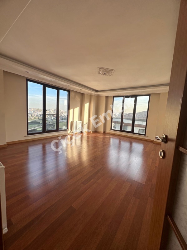 Çırçır Metro'ya 7 Dk Otoparklı Site'de 5.kat & 2+1 Boş Satılık Daire