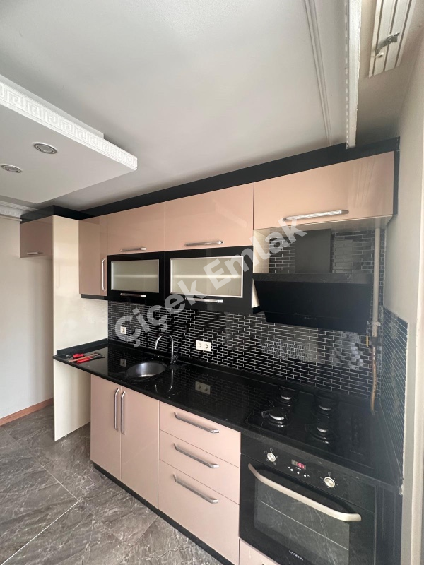 Çırçır Metro'ya 7 Dk Otoparklı Site'de 5.kat & 2+1 Boş Satılık Daire