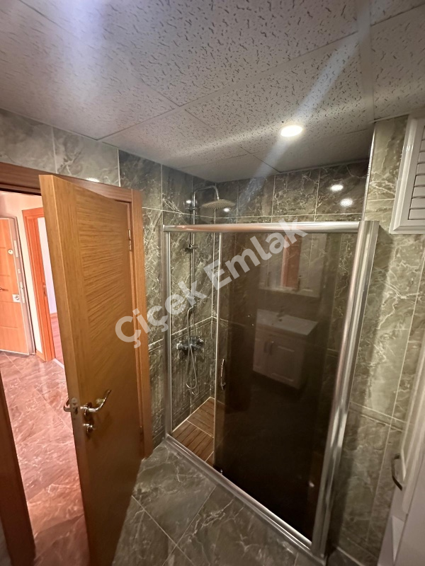 Çırçır Metro'ya 7 Dk Otoparklı Site'de 5.kat & 2+1 Boş Satılık Daire