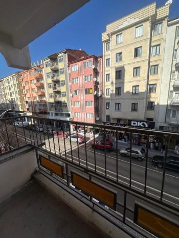 AFYON ÜÇOK EMLAKTAN CUMHURİYET MAH AMBARYOLUNDA  3+1 115M² ŞEKLİNDE KİRALIK DAİRE 