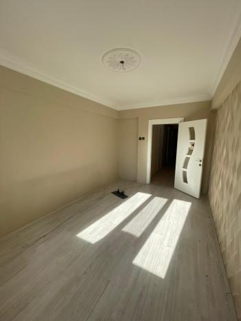 AFYON ÜÇOK EMLAKTAN CUMHURİYET MAH AMBARYOLUNDA  3+1 110M² GENİŞLİYİNDE  ŞEKLİNDE KİRALIK DAİRE