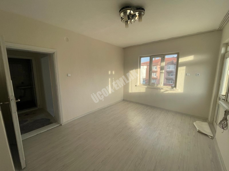 AFYON ÜÇOK EMLAKTAN EŞREFPAŞA MAH SATILIK 2+1 UYGUN FİYAT KONUMU GÜZEL DAİRE