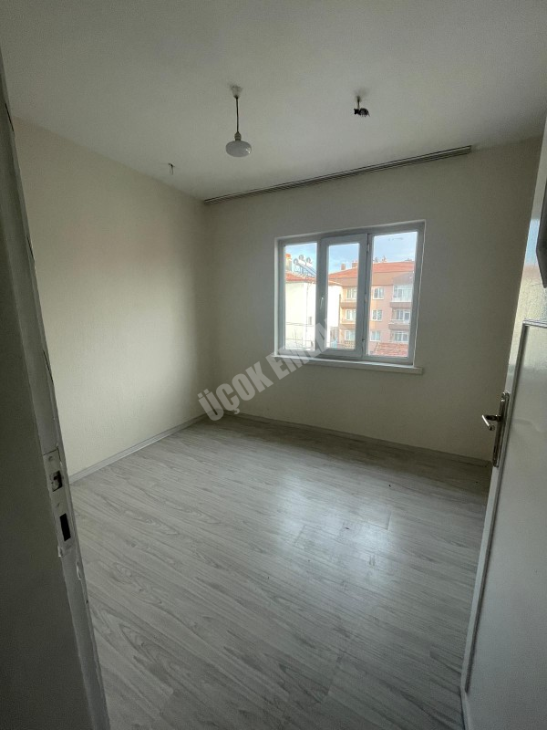 AFYON ÜÇOK EMLAKTAN EŞREFPAŞA MAH SATILIK 2+1 UYGUN FİYAT KONUMU GÜZEL DAİRE