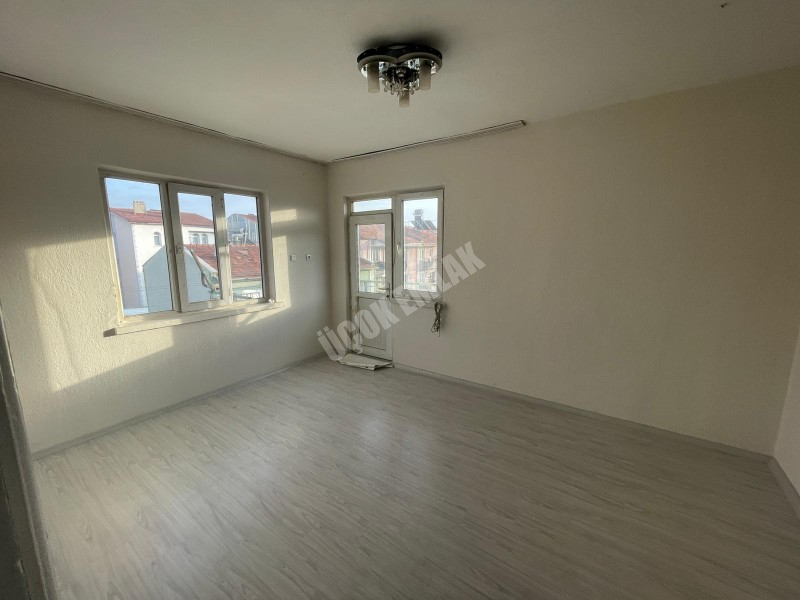 AFYON ÜÇOK EMLAKTAN EŞREFPAŞA MAH SATILIK 2+1 UYGUN FİYAT KONUMU GÜZEL DAİRE