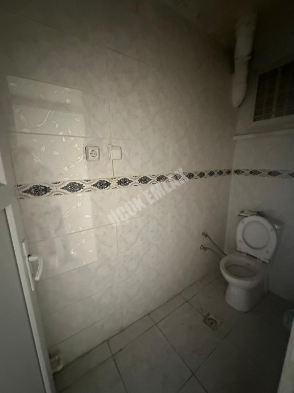 AFYON ÜÇOK EMLAKTAN CUMHURİYET MAH AMBARYOLUNDA  3+1 115M² ŞEKLİNDE KİRALIK DAİRE 