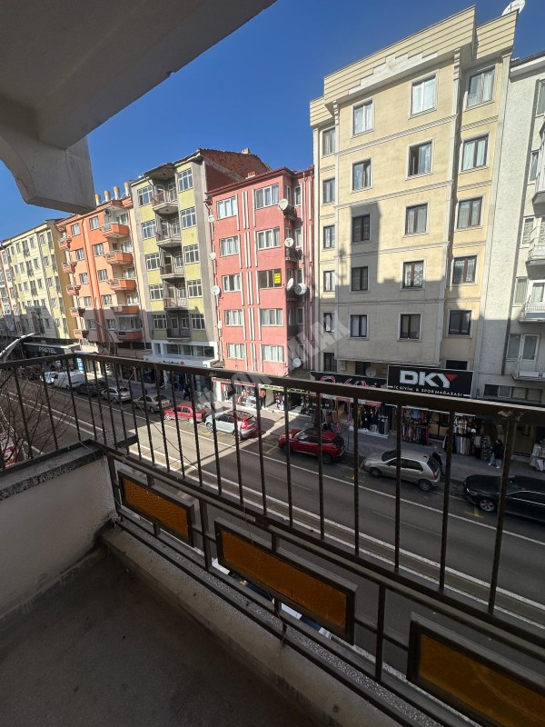 AFYON ÜÇOK EMLAKTAN CUMHURİYET MAH AMBARYOLUNDA  3+1 115M² ŞEKLİNDE KİRALIK DAİRE 