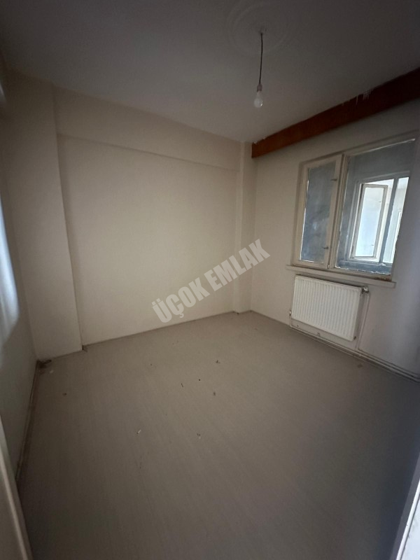 AFYON ÜÇOK EMLAKTAN CUMHURİYET MAH AMBARYOLUNDA  3+1 115M² ŞEKLİNDE KİRALIK DAİRE 