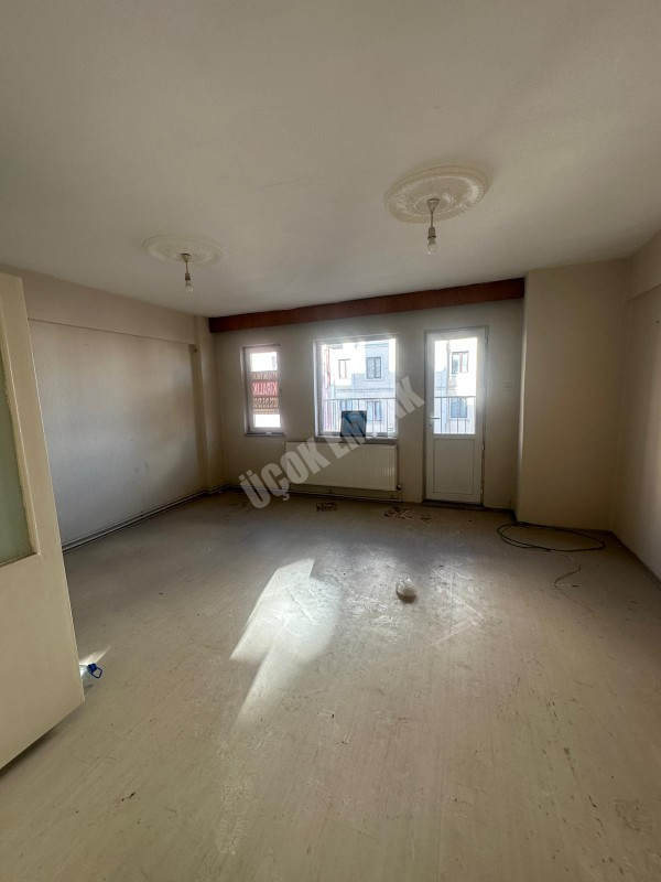 AFYON ÜÇOK EMLAKTAN CUMHURİYET MAH AMBARYOLUNDA  3+1 115M² ŞEKLİNDE KİRALIK DAİRE 