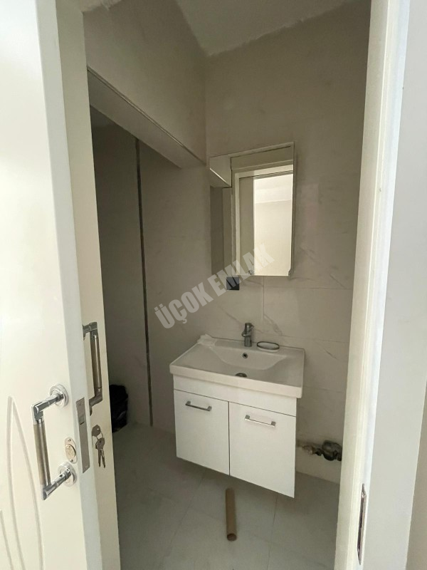 AFYON ÜÇOK EMLAKTAN CUMHURİYET MAH AMBARYOLUNDA  3+1 110M² GENİŞLİYİNDE  ŞEKLİNDE KİRALIK DAİRE