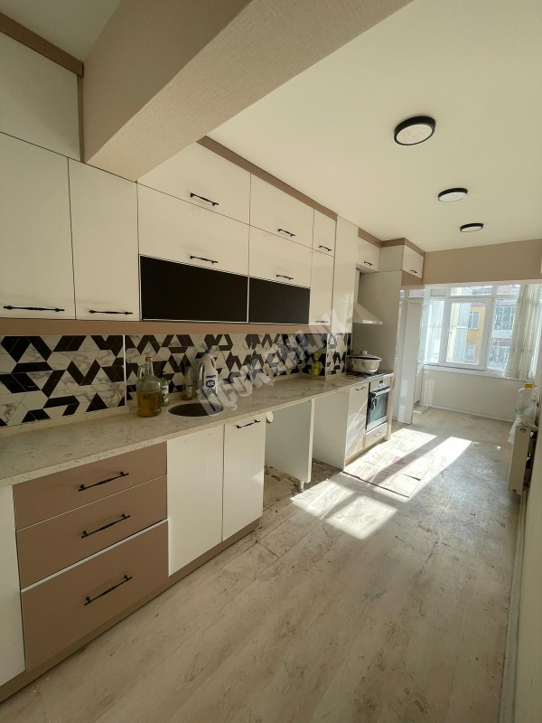 AFYON ÜÇOK EMLAKTAN CUMHURİYET MAH AMBARYOLUNDA  3+1 110M² GENİŞLİYİNDE  ŞEKLİNDE KİRALIK DAİRE