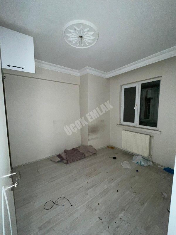 AFYON ÜÇOK EMLAKTAN CUMHURİYET MAH AMBARYOLUNDA  3+1 110M² GENİŞLİYİNDE  ŞEKLİNDE KİRALIK DAİRE