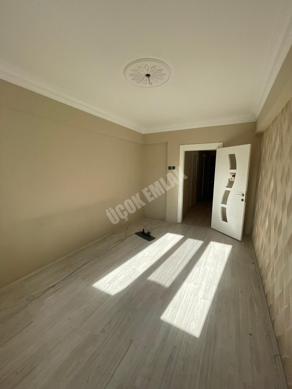 AFYON ÜÇOK EMLAKTAN CUMHURİYET MAH AMBARYOLUNDA  3+1 110M² GENİŞLİYİNDE  ŞEKLİNDE KİRALIK DAİRE