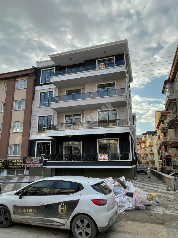 AFYON ÜÇOK EMLAKTAN GÜVENEVLER MAH SATILIK 4+1 SIFIR ULTRA LÜX DAİRELER 