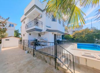 Yeşilkent'te Satılık Müstakil Villa