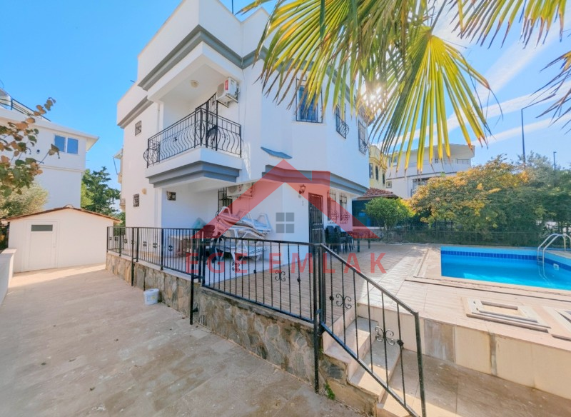 Yeşilkent'te Satılık Müstakil Villa