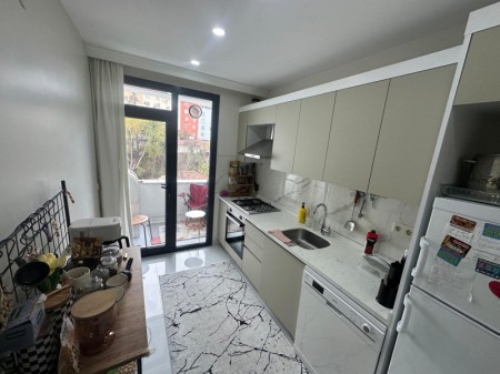Akşemsettin'de Otoparklı Yeni Bina'da 2+1 Kiralık Daire
