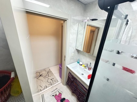 Akşemsettin'de Otoparklı Yeni Bina'da 2+1 Kiralık Daire