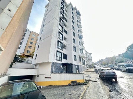 Akşemsettin'de Otoparklı Yeni Bina'da 2+1 Kiralık Daire