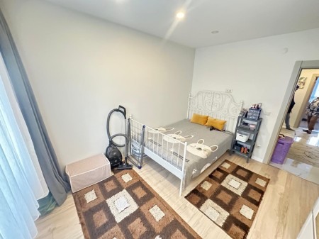 Akşemsettin'de Otoparklı Yeni Bina'da 2+1 Kiralık Daire