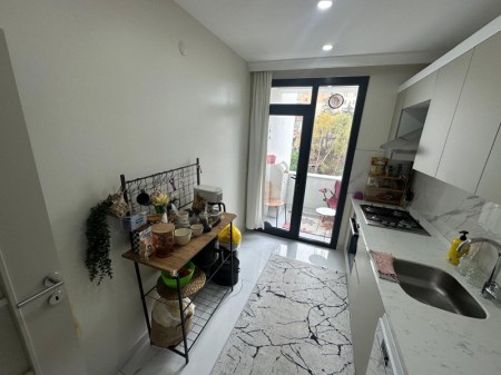 Akşemsettin'de Otoparklı Yeni Bina'da 2+1 Kiralık Daire