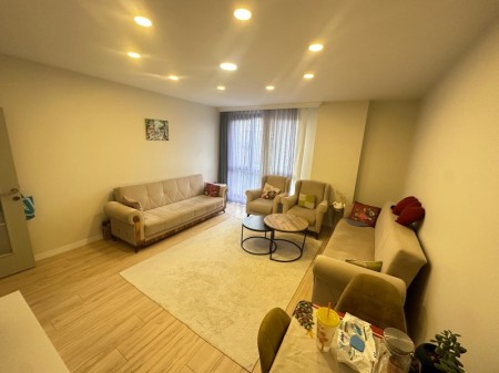 Akşemsettin'de Otoparklı Yeni Bina'da 2+1 Kiralık Daire