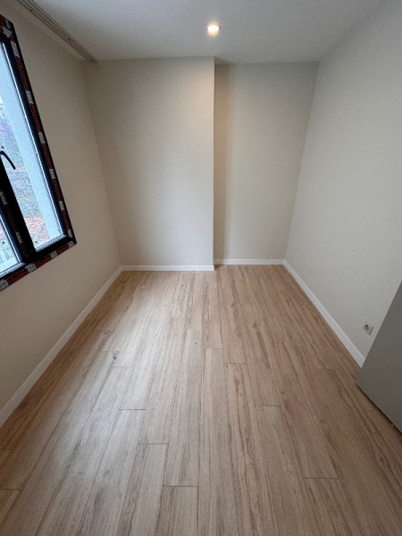 Akşemsettin'de Otoparklı 2+1 Balkonlu Satılık Daire